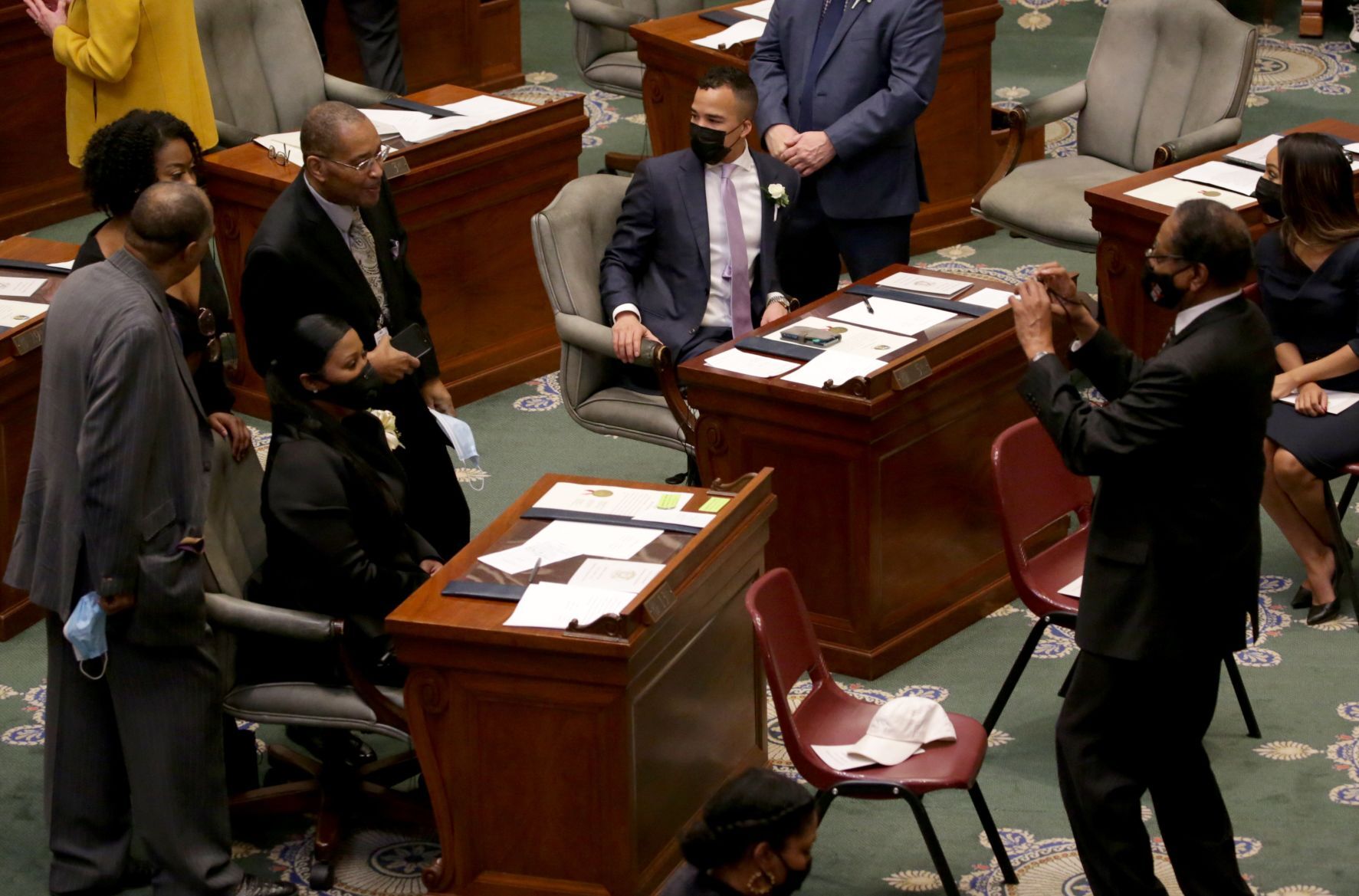 New lawmakers sworn in as Missouri's 2021 legislative session starts
